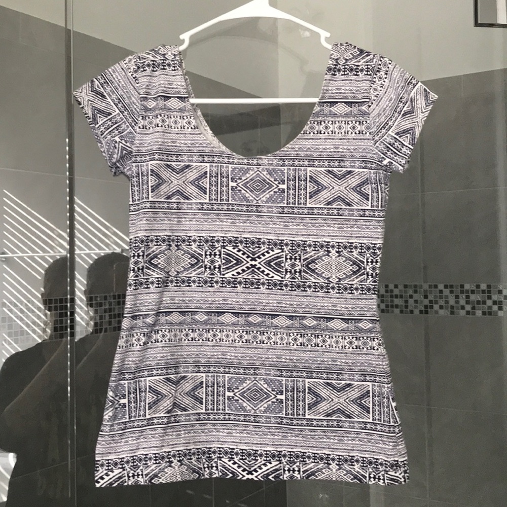 Form fitting t-shirt